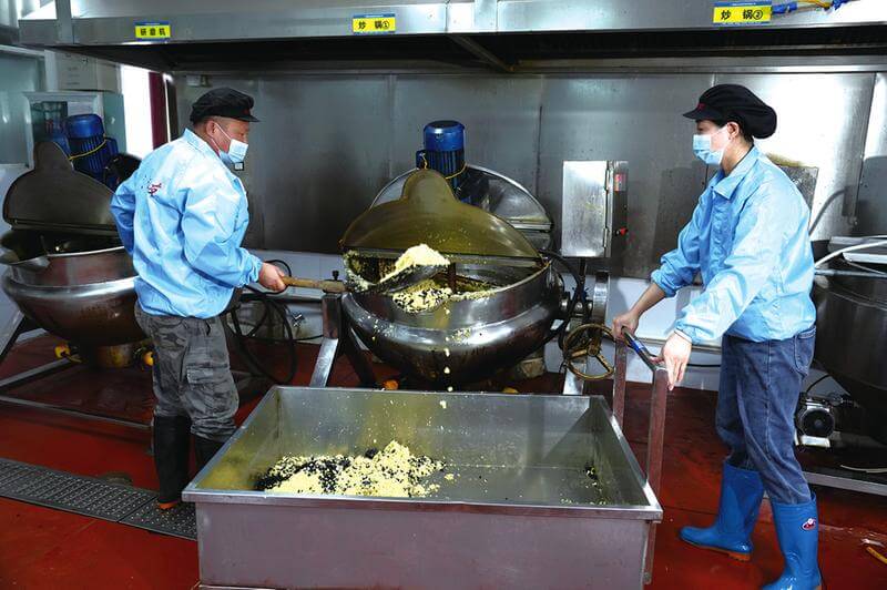 蒸煮与炒制工位
